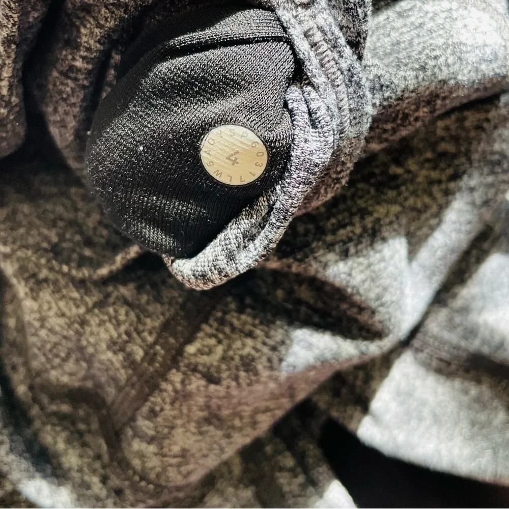 Lululemon SIZE 4 Wunder Under gray high rise leggings